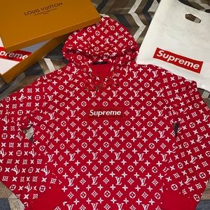 Supreme Louis-Vuitton hoodie box included